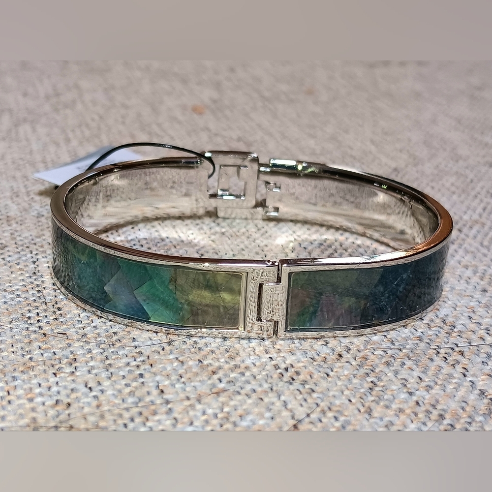 Chico's Click Lip Shell Bangle - Picture 2 of 4